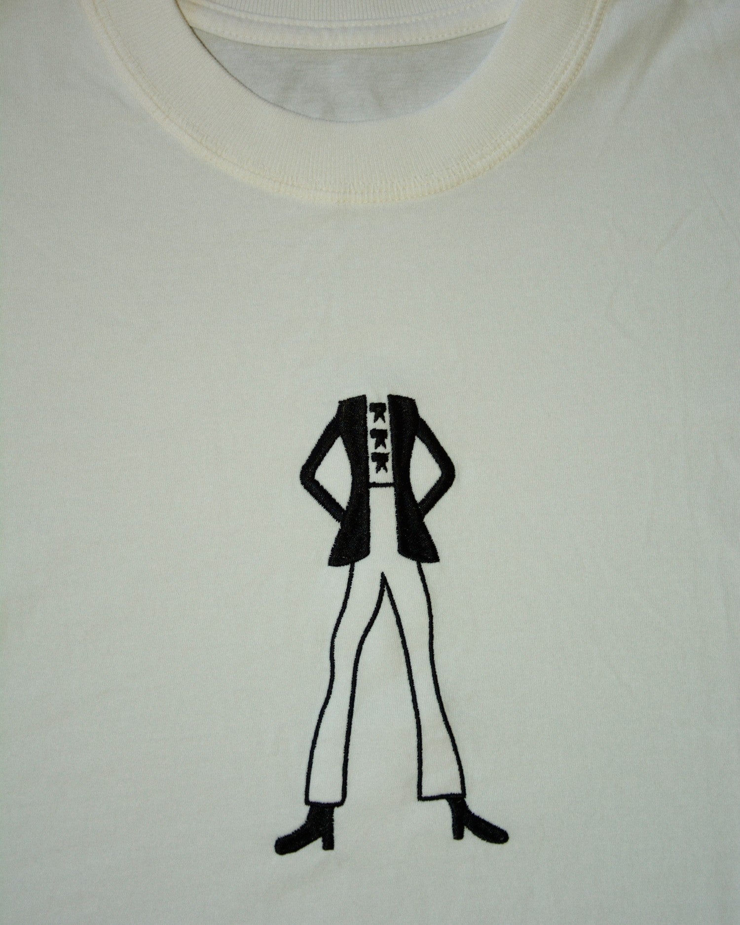 CAMISETA SILHUETA COM ANOS 60