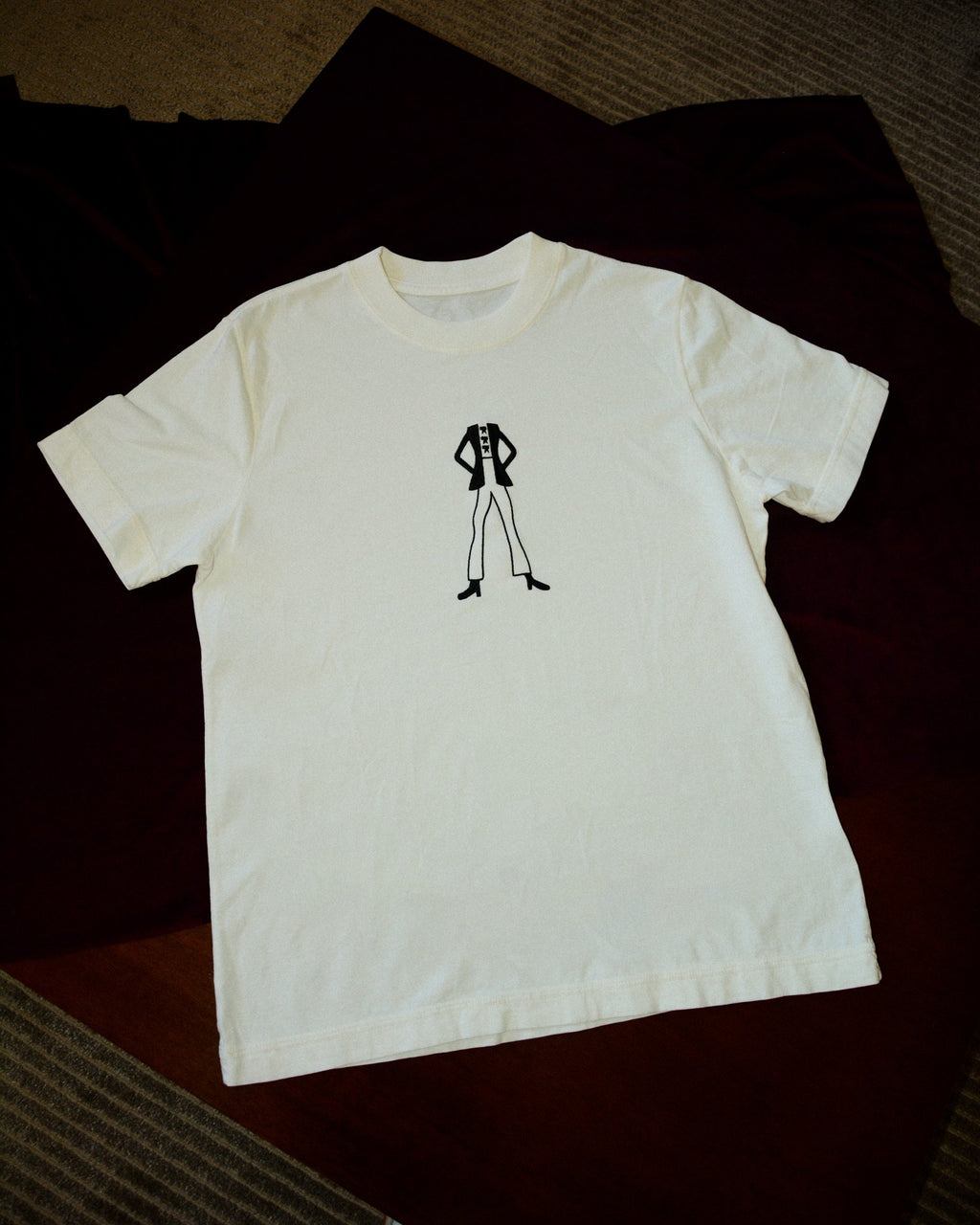 CAMISETA SILHUETA COM ANOS 60