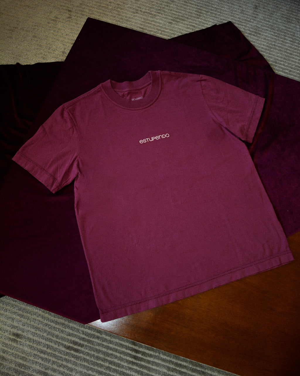 CAMISETA ESTUPENDO BORDÔ