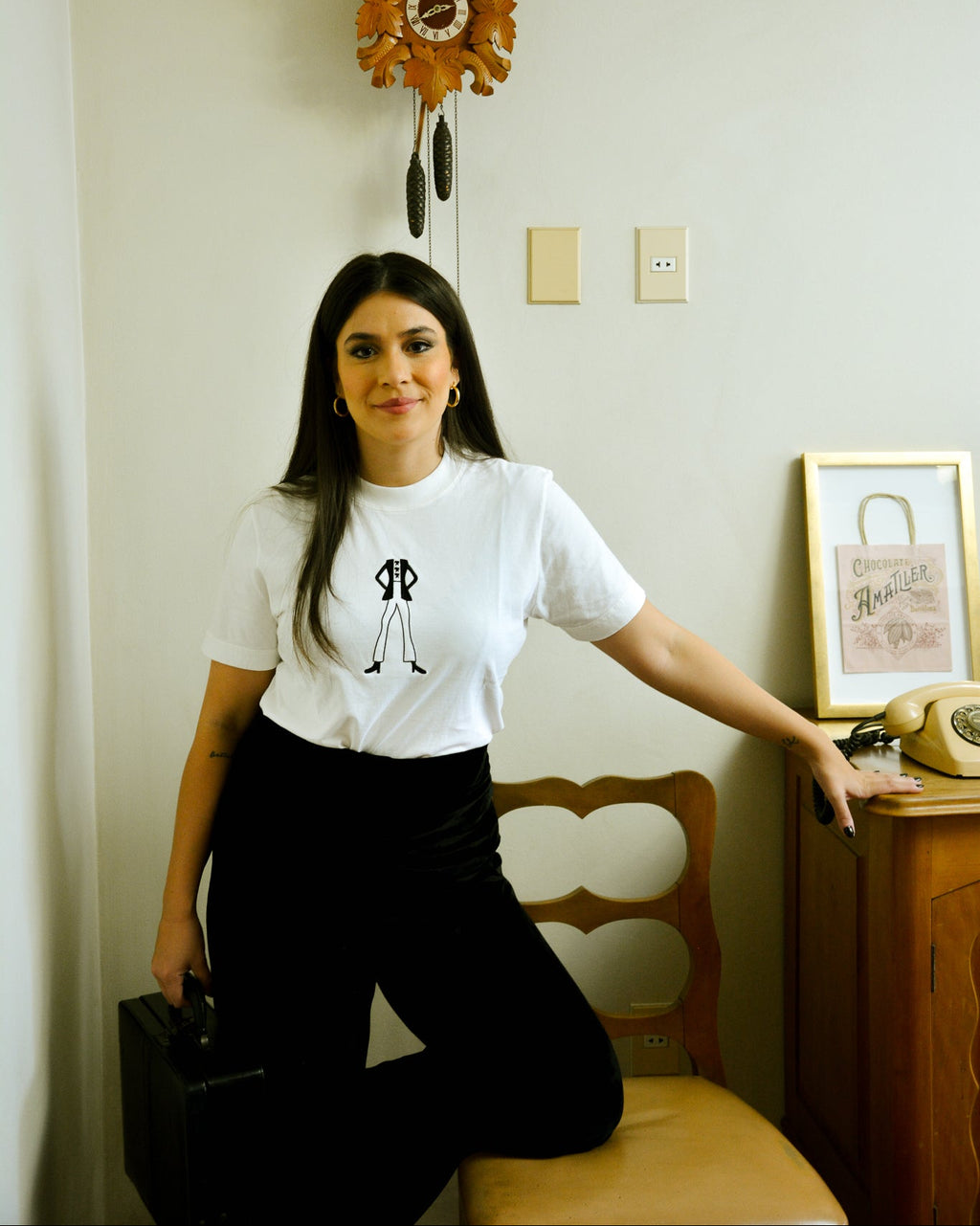 CAMISETA SILHUETA COM ANOS 60